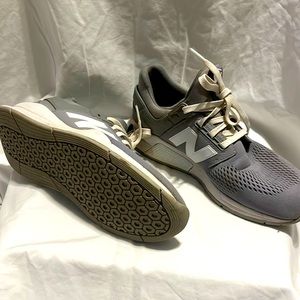 NewBalance 247’s size 9